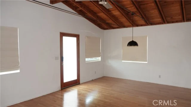 3363 Hollydale photo 4