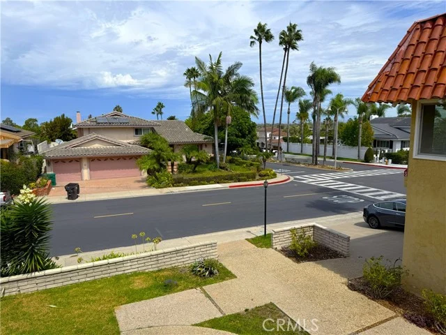 6390 E Bixby Hill photo 2
