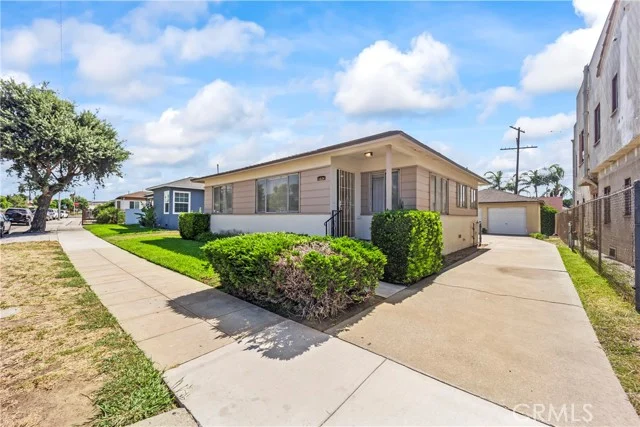 1024 Leonard Avenue photo 4