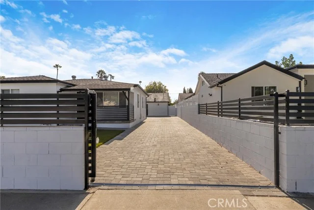 7044 Tyrone Avenue photo 4