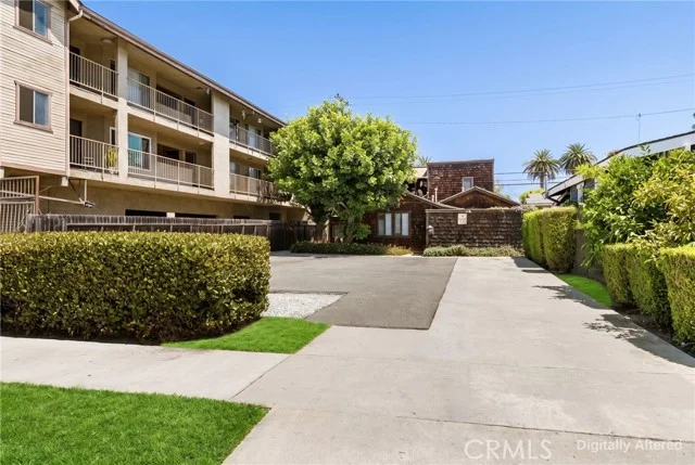1062 Raymond photo 2