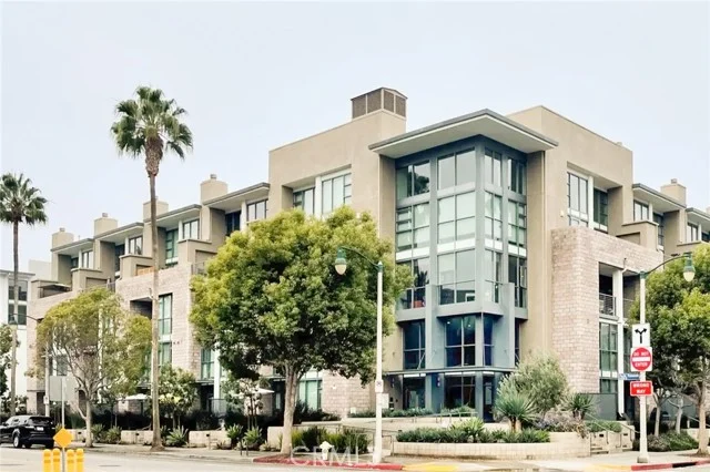 13045 Pacific Promenade #303, Playa Vista