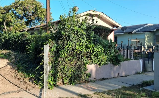 11714 S San Pedro photo 2