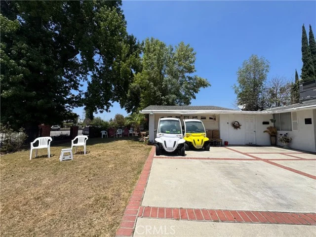 8740 Winnetka photo 2