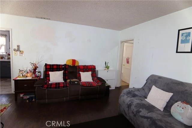 6372 Raymond Avenue photo 5