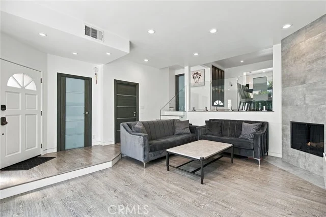 7100 Balboa Boulevard #807 photo 4