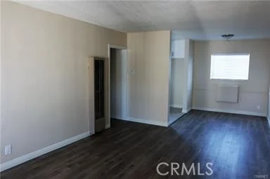 6925 Whitsett photo 3
