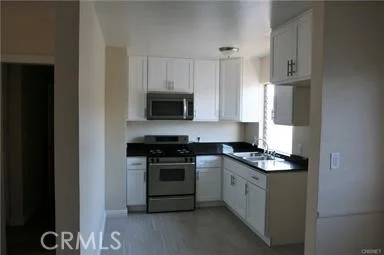 6925 Whitsett photo 4