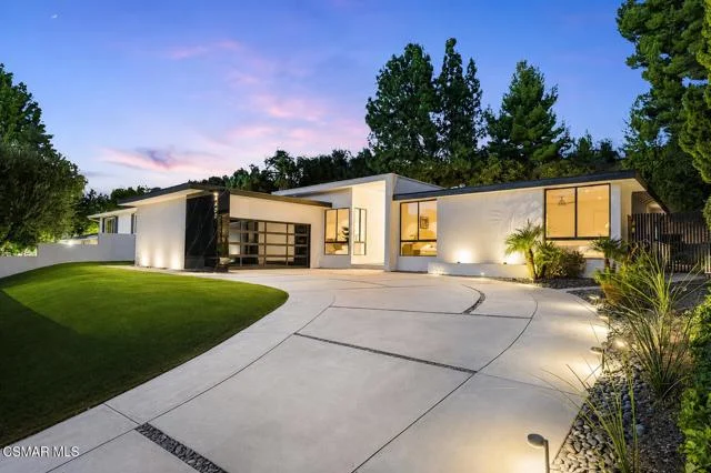 4400 Topanga Canyon Boulevard photo 3
