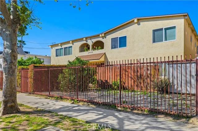 5923 Woodman Avenue photo 3