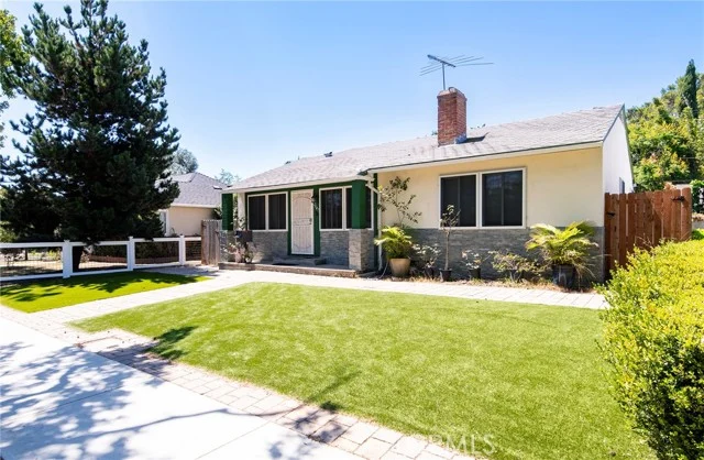 2647 Westwood photo 2