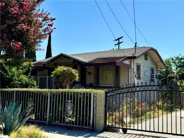 2746 Benedict Street, Los Angeles