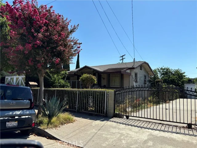 2746 Benedict Street photo 2