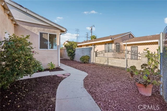 873 E Deloras Drive photo 4