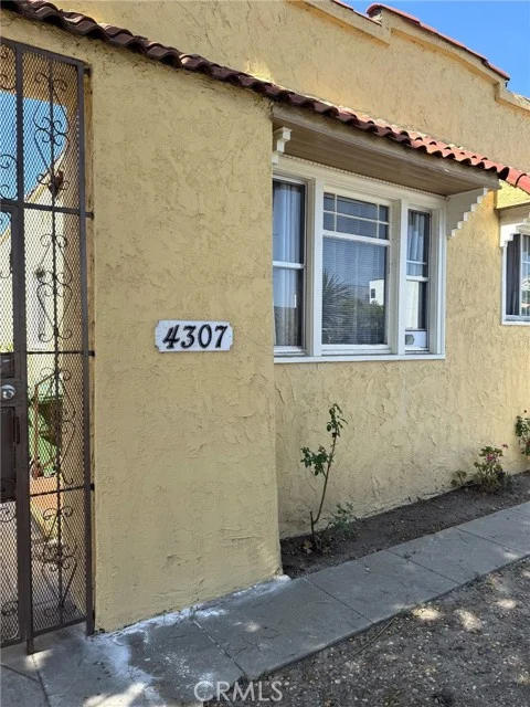 4307 S Normandie photo 2