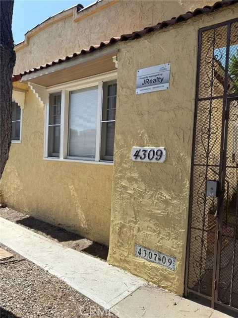 4307 S Normandie photo 3