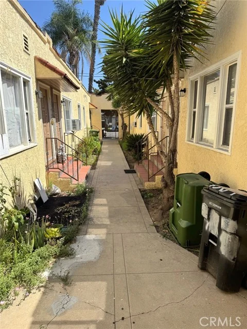 4307 S Normandie photo 5