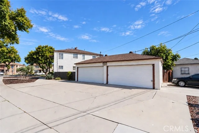 404 E Freeland photo 2
