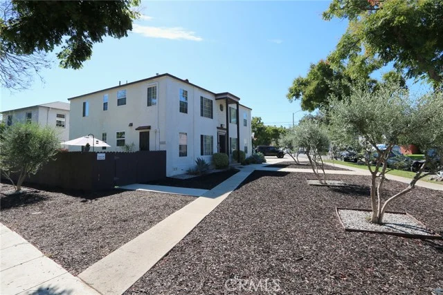 404 E Freeland photo 4