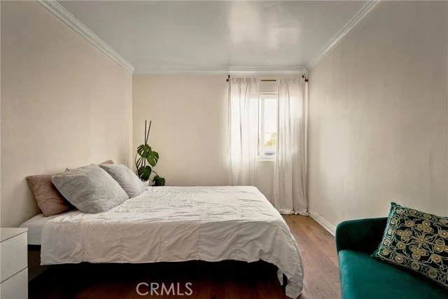 460 Golden Avenue #320 photo 2