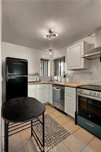 460 Golden Avenue #320 photo 5