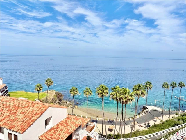 36 Camino De Flores, Avalon