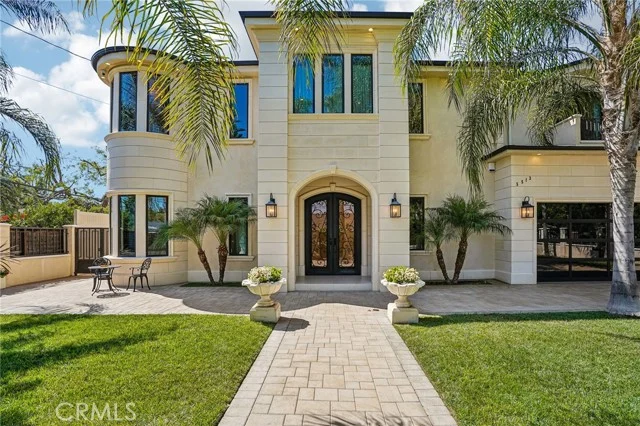 5513 Murietta Avenue photo 3