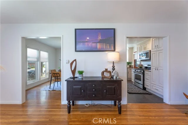 1014 E Carson photo 4