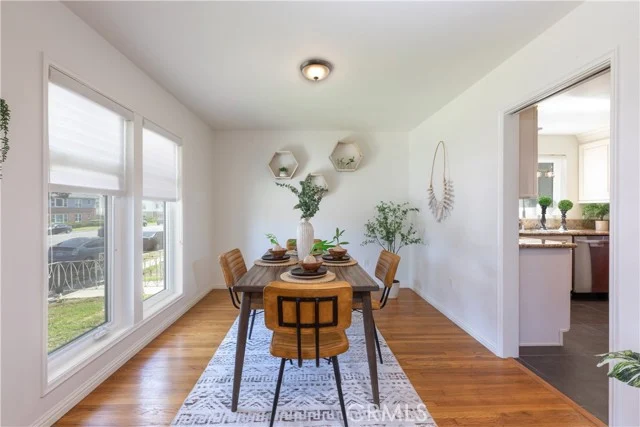 1014 E Carson photo 5
