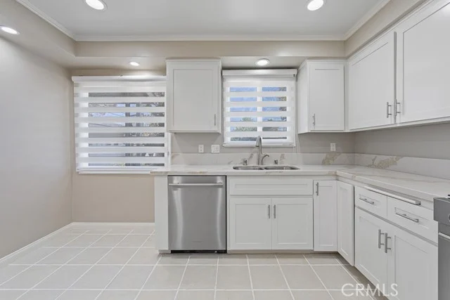 18406 Florwood Avenue photo 4