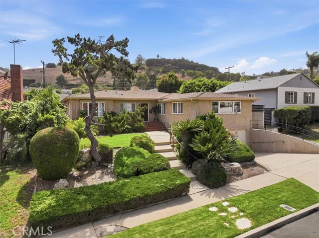 1027 S Malgren photo 3
