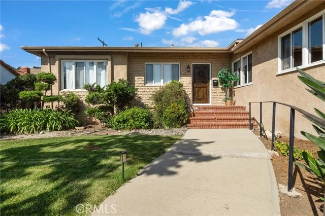 1027 S Malgren photo 5