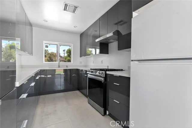22723 Leonora Drive photo 5