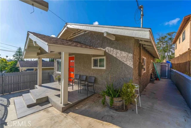 4834 Edison photo 2