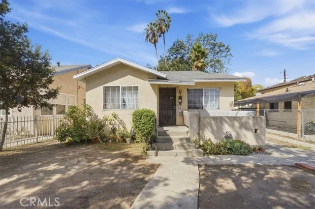 2821 N Hollister Avenue photo 4