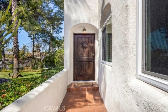 11441 Kittridge Street photo 2