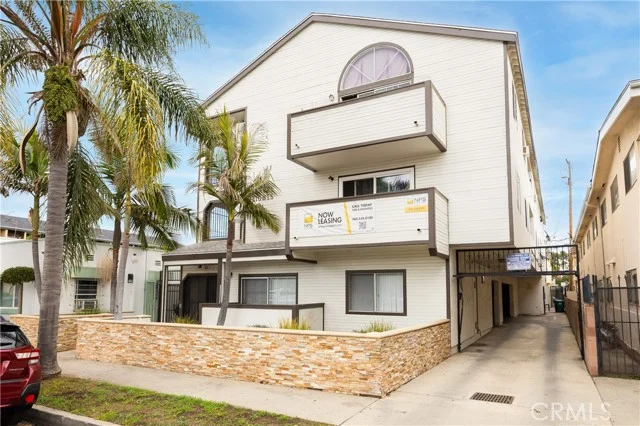 1128 Stanley photo 3