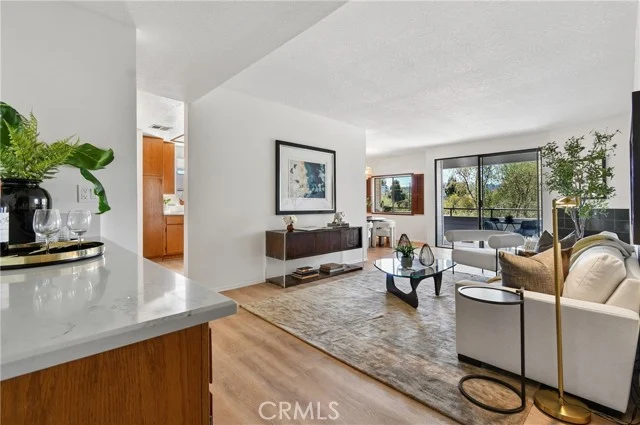 13331 Moorpark #223 photo 3