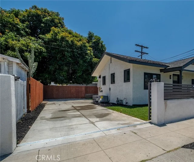 3516 Montclair Street photo 4