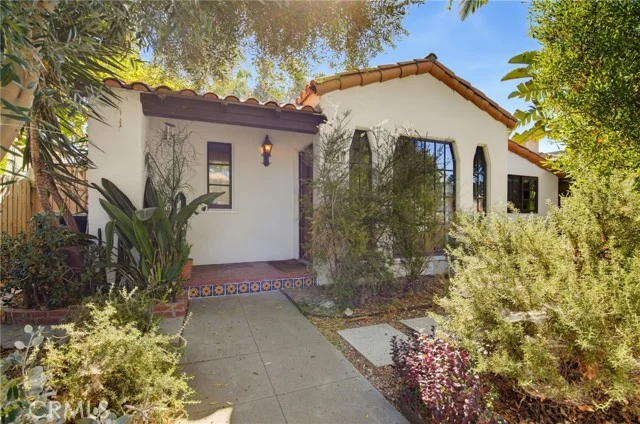 2240 Pine Avenue photo 4