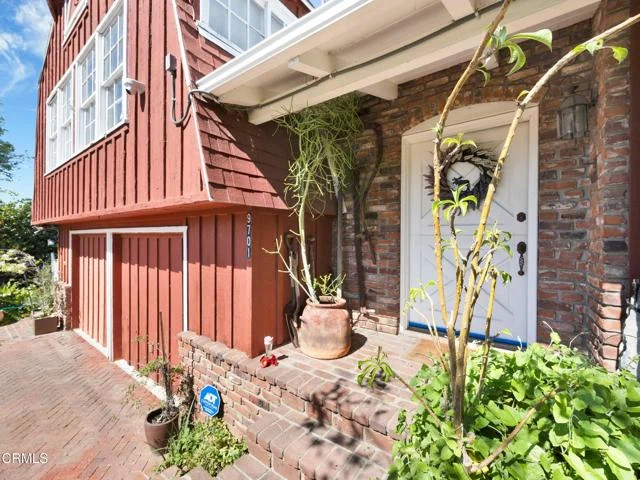 9701 La Canada Way photo 2