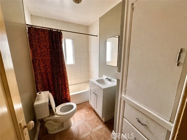 5953 S Denker Avenue photo 5