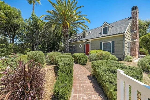 15454 Sutton Street photo 2