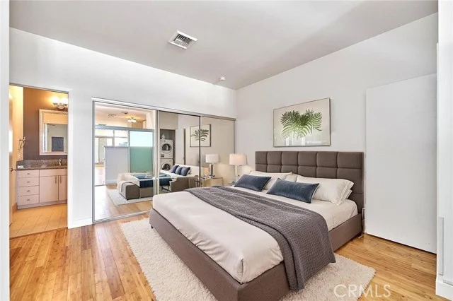 3810 Wilshire #1904 photo 3
