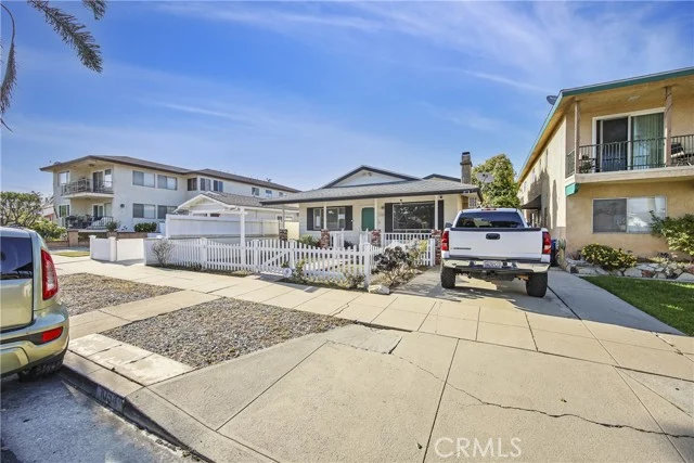 1054 W 23rd Street photo 4
