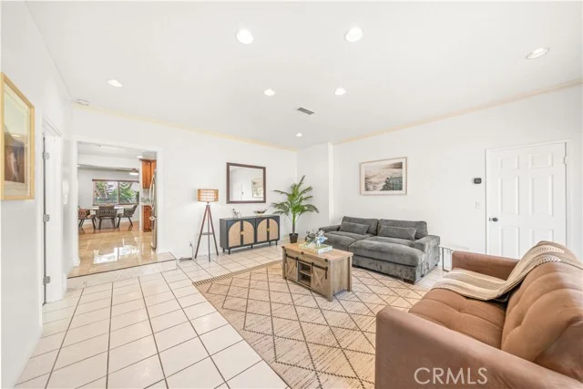 15213 Daphne Avenue photo 4