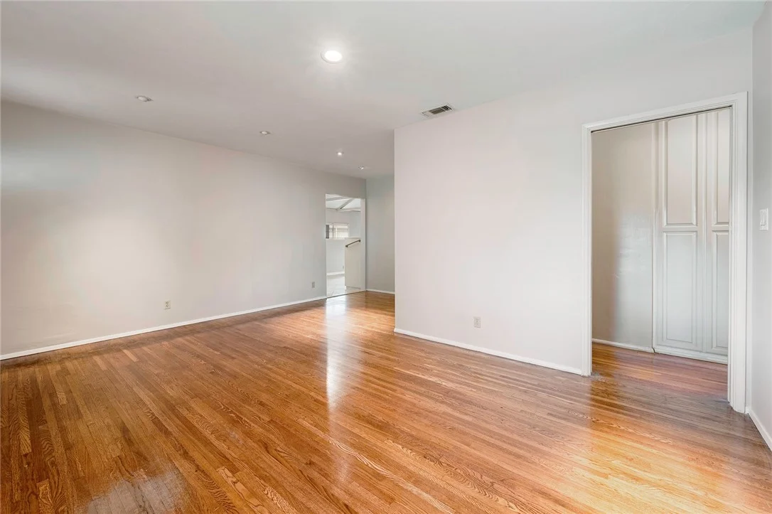 2245 Mcnab photo 4