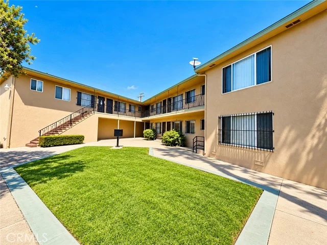 10203 England Avenue, Inglewood