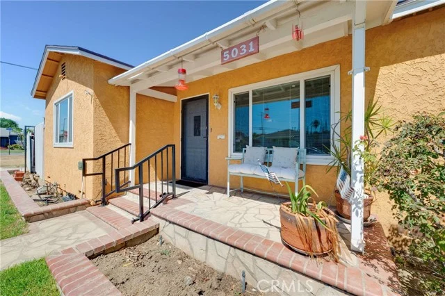5031 N Raton photo 2
