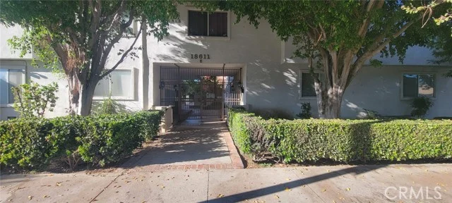 18611 Collins Street #E 33, Tarzana
